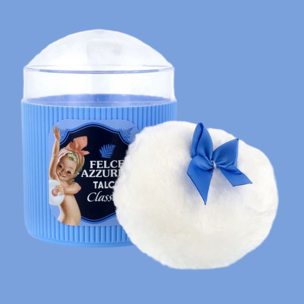 Felce Azzurra Talco Clásico – Talco perfumado italiano con borla incluida en un elegante envase azul.